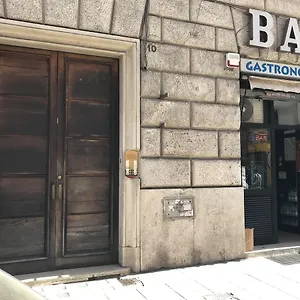- Monti 2*, Roma Italia